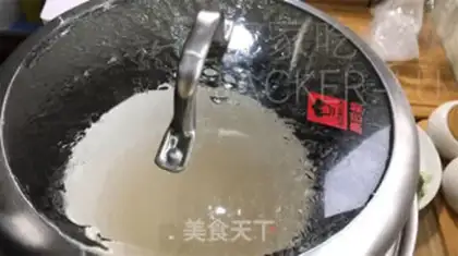 Make Tea and milk, yellow and ice step 15