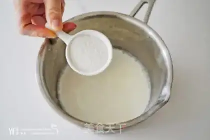 Make Strawberry caramel step 1