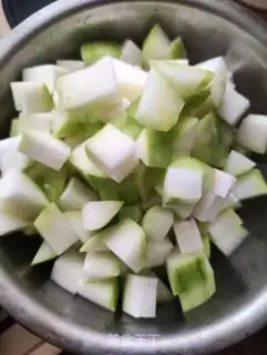Make Lotus corn melon soup step 2