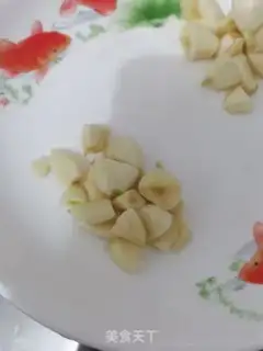 Make Garlic cuisine step 1