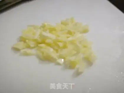 Make Garlic fried potatoes step 0