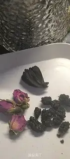 Make A saloon rose tea step 0