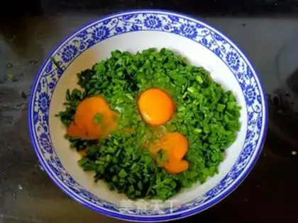 Make Scrambled eggs step 1
