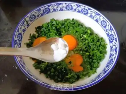 Make Scrambled eggs step 2