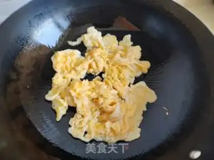 Make Tomato beef fried eggs step 4