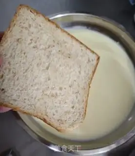 Make Gold egg milk toast step 5