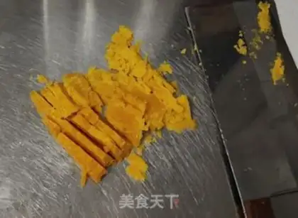 Make A small, creative peanut step 2