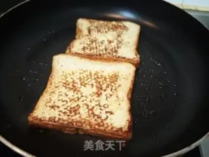 Make Gold egg milk toast step 6