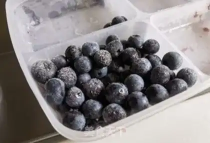 Make Coco blueberry oatmeal bowl step 3