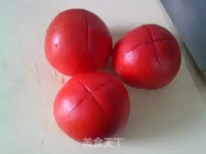 Make Tomato oil triangle step 1