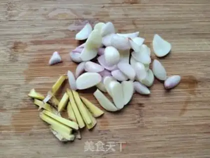 Make Potato steamed chicken wings step 1