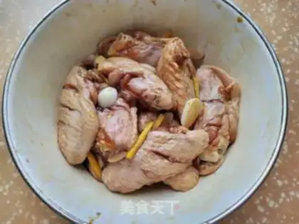 Make Potato steamed chicken wings step 2