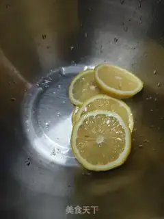 Make Watermelon iced lemon tea step 1