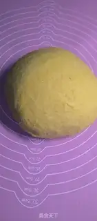 Make The green peppers are white, the round-shell chickens step 4