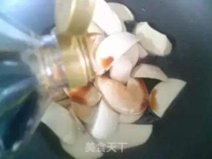 Make The green peppers are white, the round-shell chickens step 5