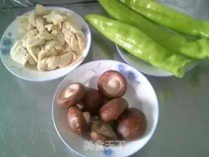 Make Scrambled peppers of mushrooms step 0