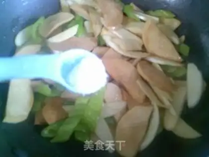 Make The green peppers are white, the round-shell chickens step 8