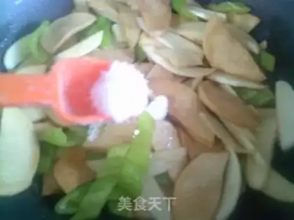 Make The green peppers are white, the round-shell chickens step 9