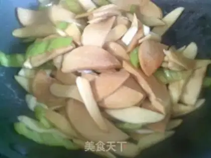 Make The green peppers are white, the round-shell chickens step 10
