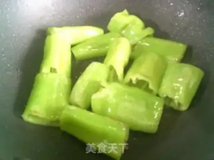 Make Scrambled peppers of mushrooms step 3