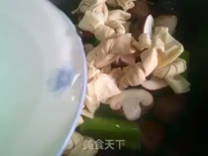 Make Scrambled peppers of mushrooms step 4
