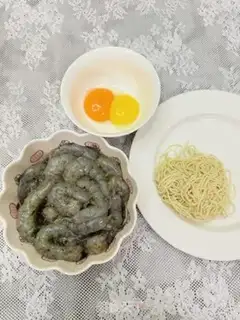 Make Gold pasta fried shrimp step 2