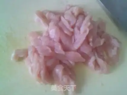 Make Watermelon peeled chicken chest step 1