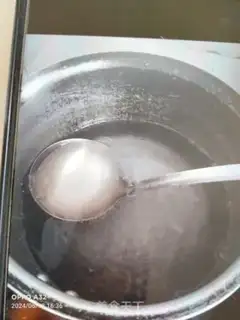 Make walnut ice powder step 1