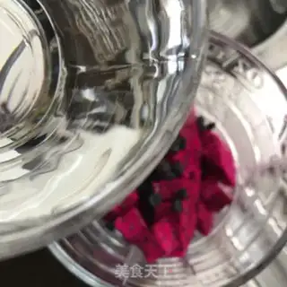 Make Blueberry flamingo juice step 5