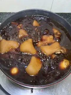 Make Dry pan pig feet step 1