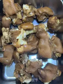 Make Dry pan pig feet step 2