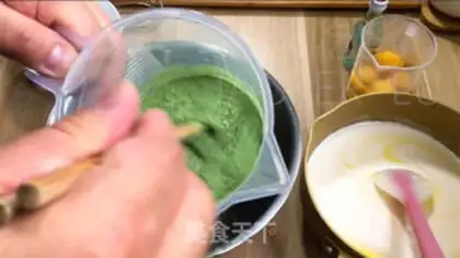 Make Creiro with tea and cream step 1