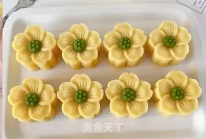 Make Green bean cake step 17