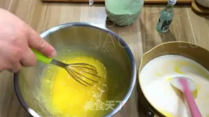 Make Creiro with tea and cream step 2