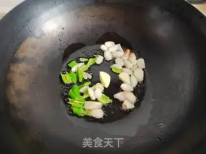 Make Four seasons of bean-skinned pork step 8