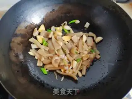 Make Four seasons of bean-skinned pork step 9