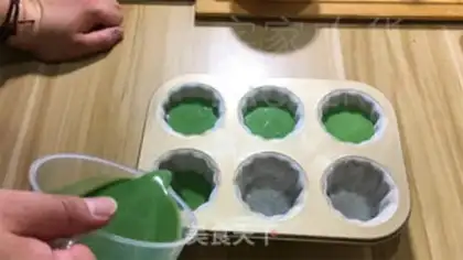 Make Creiro with tea and cream step 14