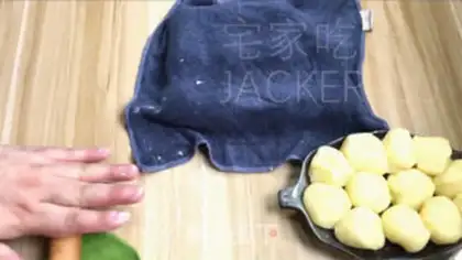 Make Scrambled with tea and potatoes step 23