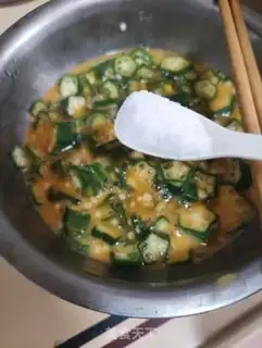 Make Autumn fried eggs step 3