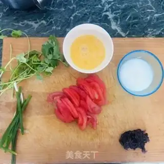 Make Tomato egg soup step 0