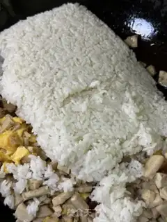 Make Crayfish rice step 10