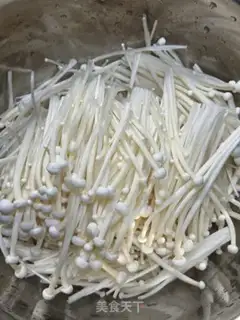 Make Tomato gill mushrooms, fat cow step 1
