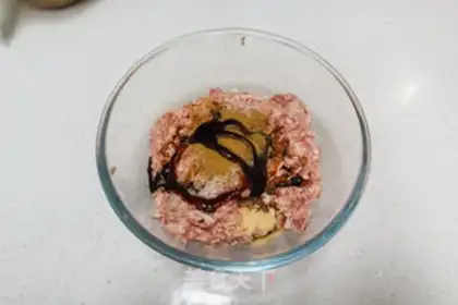 Make Spicy meat dumplings step 2