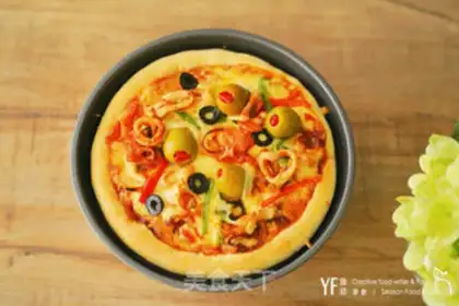 Make Spanish olive pickled squid pizza step 12