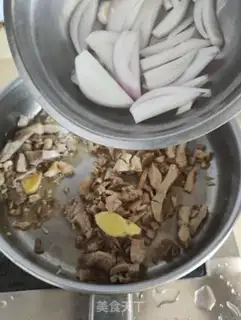 Make Onion fried meat step 3