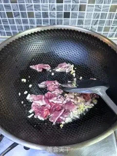 Make Black-and-white-eared meat step 2