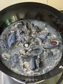 Make Fish glue chicken soup step 1