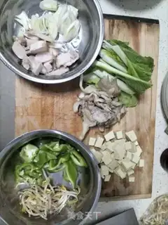 Make Mushroom tofu pork soup step 0