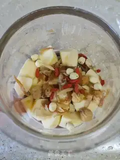 Make Apple Lotus lilies step 3