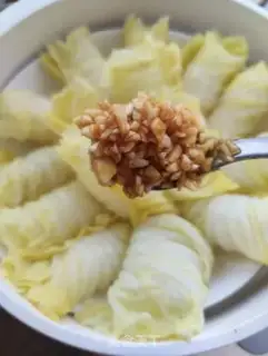 Make Garlic steaming doll rolls step 6